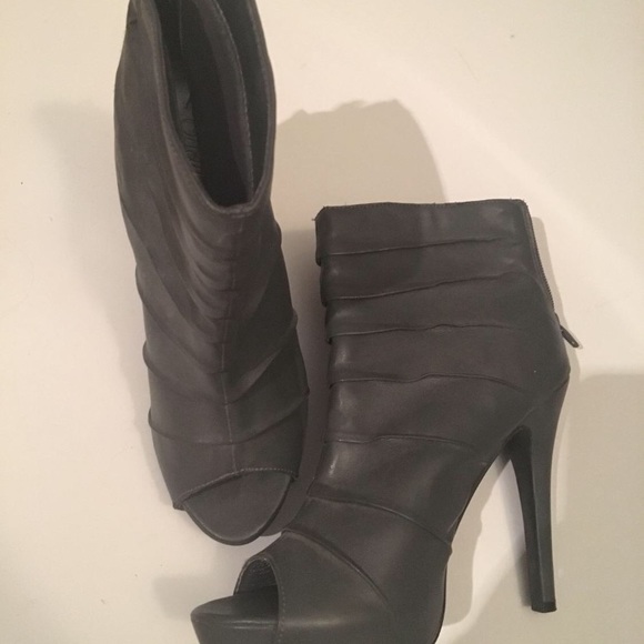 🌸SALE DELISCIOUS Grey Faux Leather Open-Toe - Picture 3 of 4